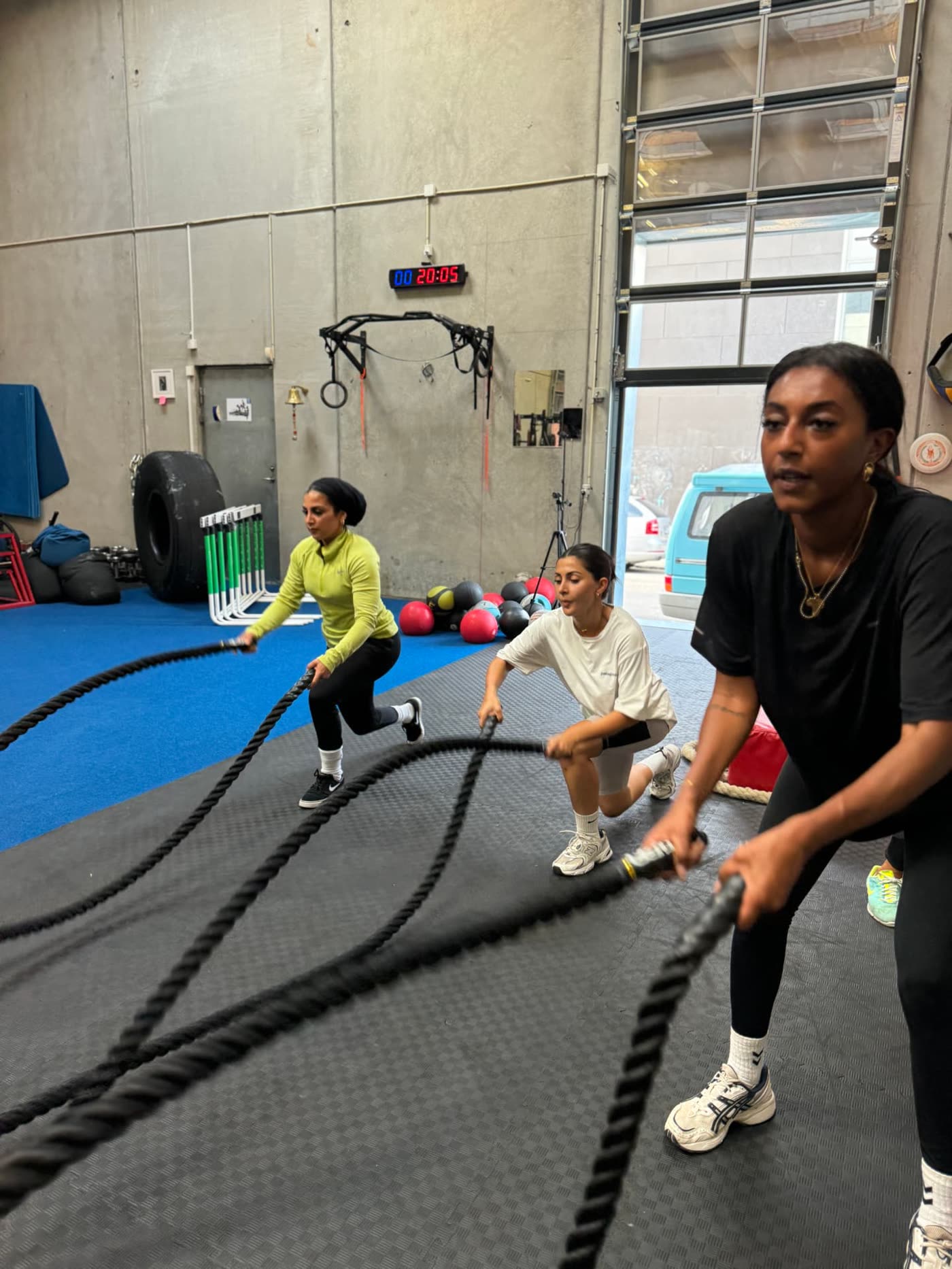 Holdtræning med battle ropes hos The Element